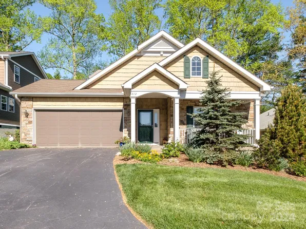 222 Shaws Creek Farm Rd, Laurel Park, NC 28739