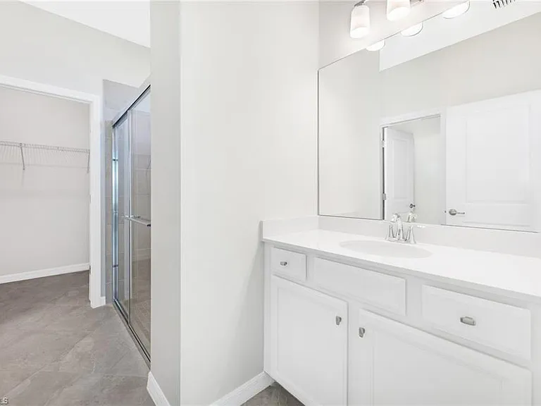 2672 Vine Ave — Photo 24