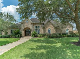 402 Woodlawn Dr, Friendswood, TX 77546