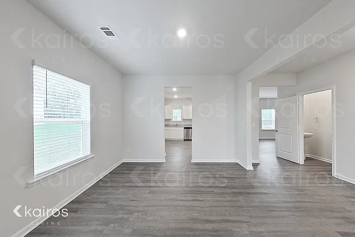 4 bed, 2.5 bath, 2257 sqft, $2,375 — Photo 4