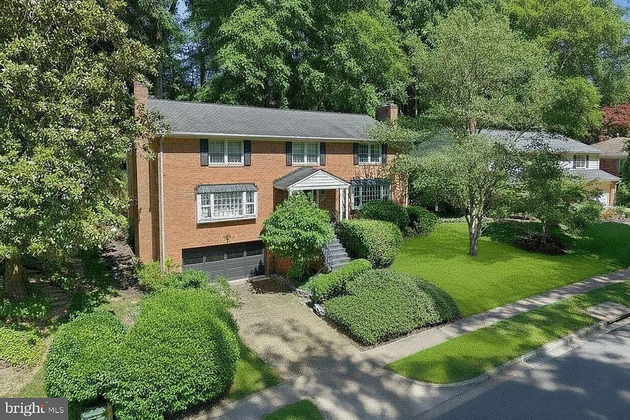 6 bed, 4.5 bath, 4189 sqft, $7,450 — Photo 4