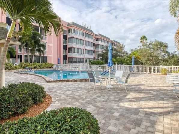 131 Bluff View Dr APT 401, Belleair Bluffs, FL 33770