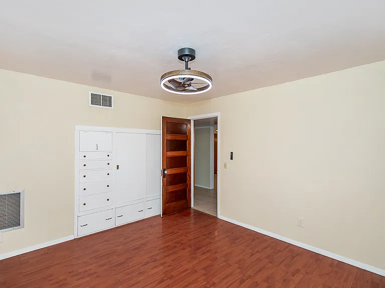 2465 S 7th Ave — Photo 12