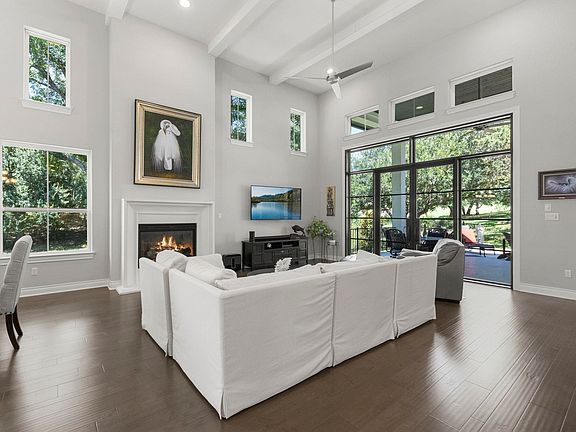 2nd image of 212 Canyon Creek