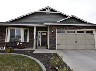 118 S Zeus St, Moxee, WA 98936