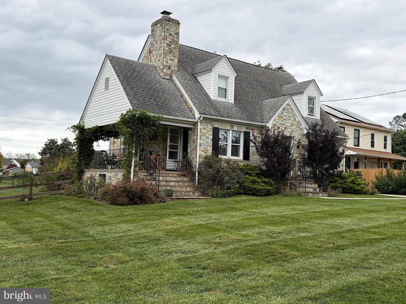 3 bed, 2.0 bath, 1871 sqft, $3,175 — Photo 2