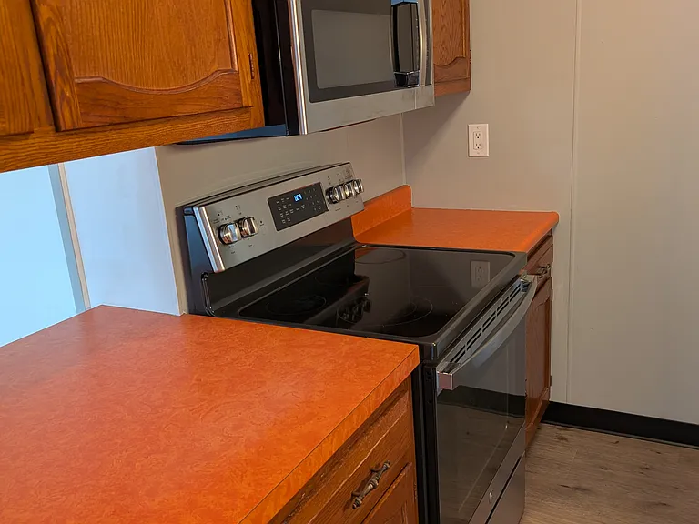 192 E 4th St #192 — Photo 2