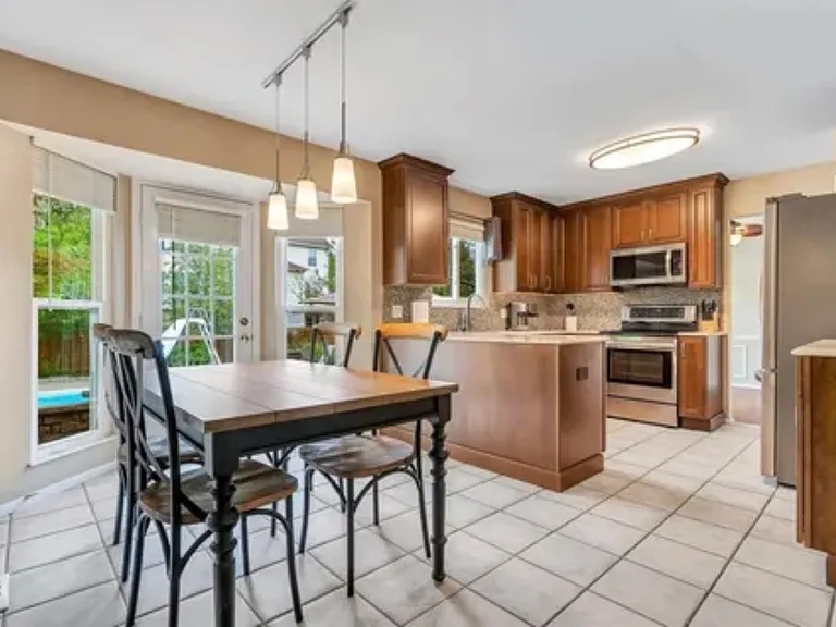 989 Oakwood Farms Ln — Photo 6