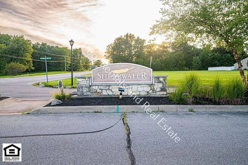 3 bed, 2.0 bath, 1392 sqft, $2,000 — Photo 2
