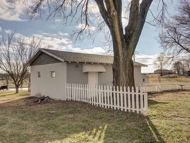 1528 Hidden Valley Rd — Photo 32
