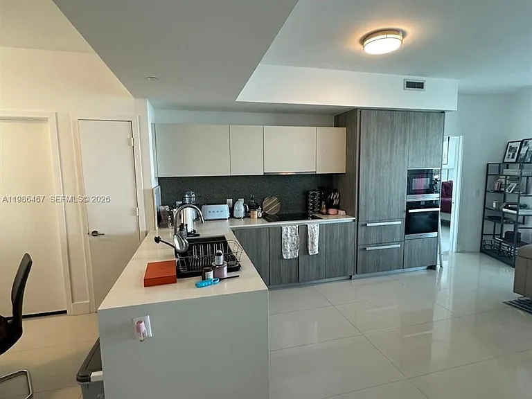 2900 NE 7th Ave #1003 — Photo 3