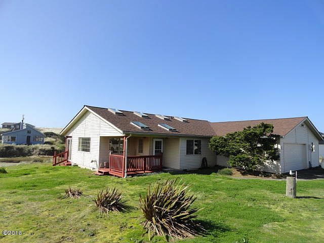 1st image of 1929 NW Admiralty Cir