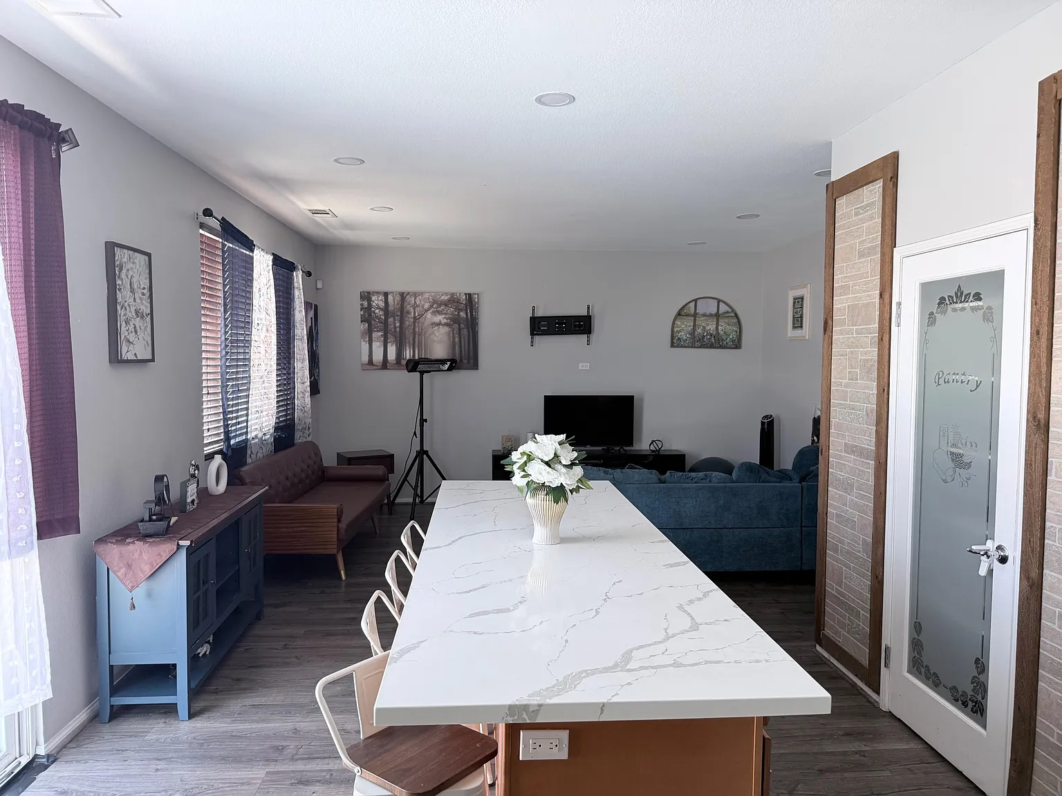 4 bed, 2.5 bath, 2373 sqft, $1,620 — Photo 2