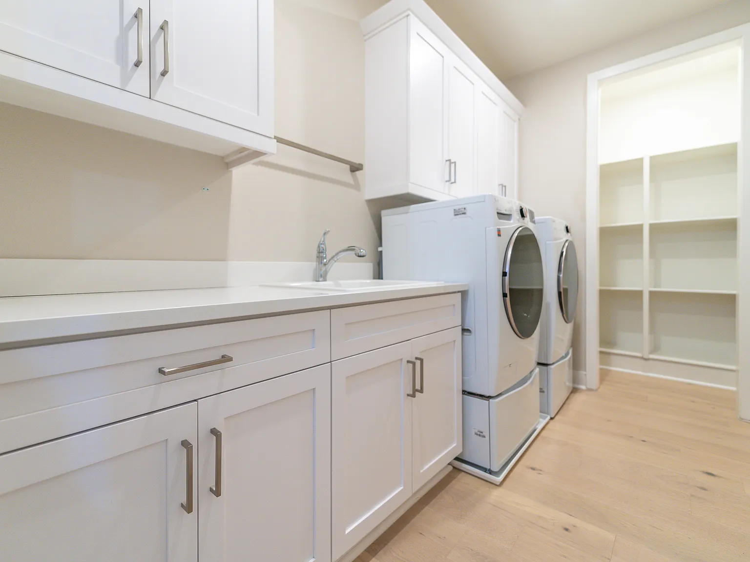 6 bed, 4349 sqft, $11,000 — Photo 2