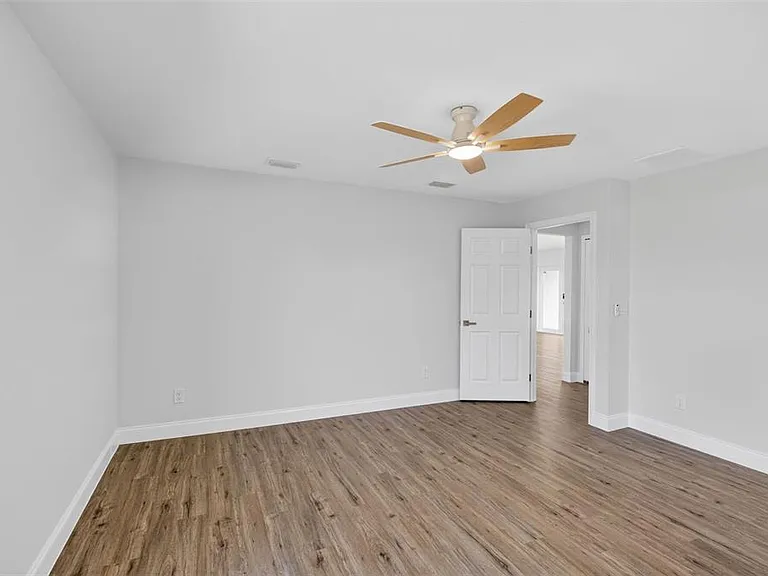 375 Denver Dr — Photo 16