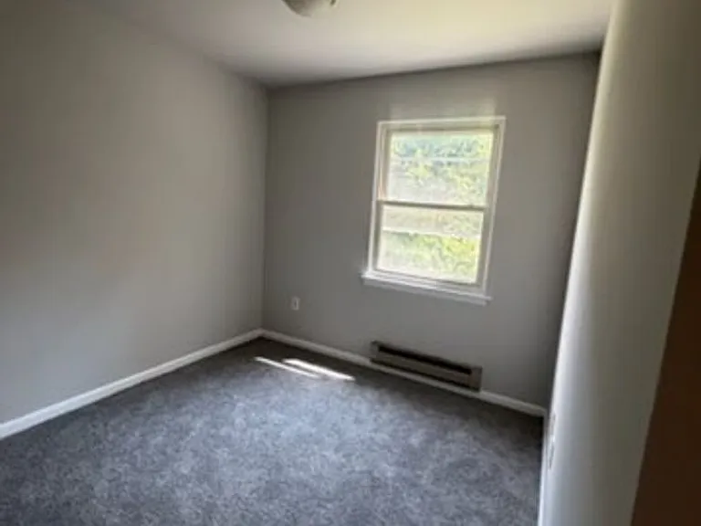 1090 Williamsburg Rd — Photo 11