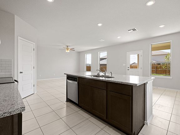4th image of 10119 Jardin Verde