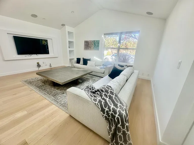 23032 Mariano St — Photo 11