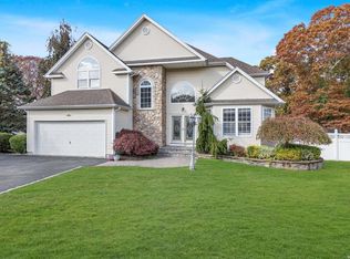11 Debron Ct, Centereach, NY 11720