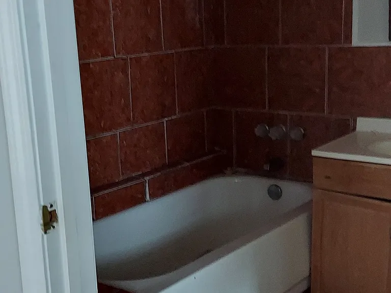 2322 N Claiborne Ave — Photo 10