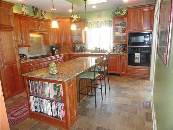 5th image of 108 Blackstone Ct