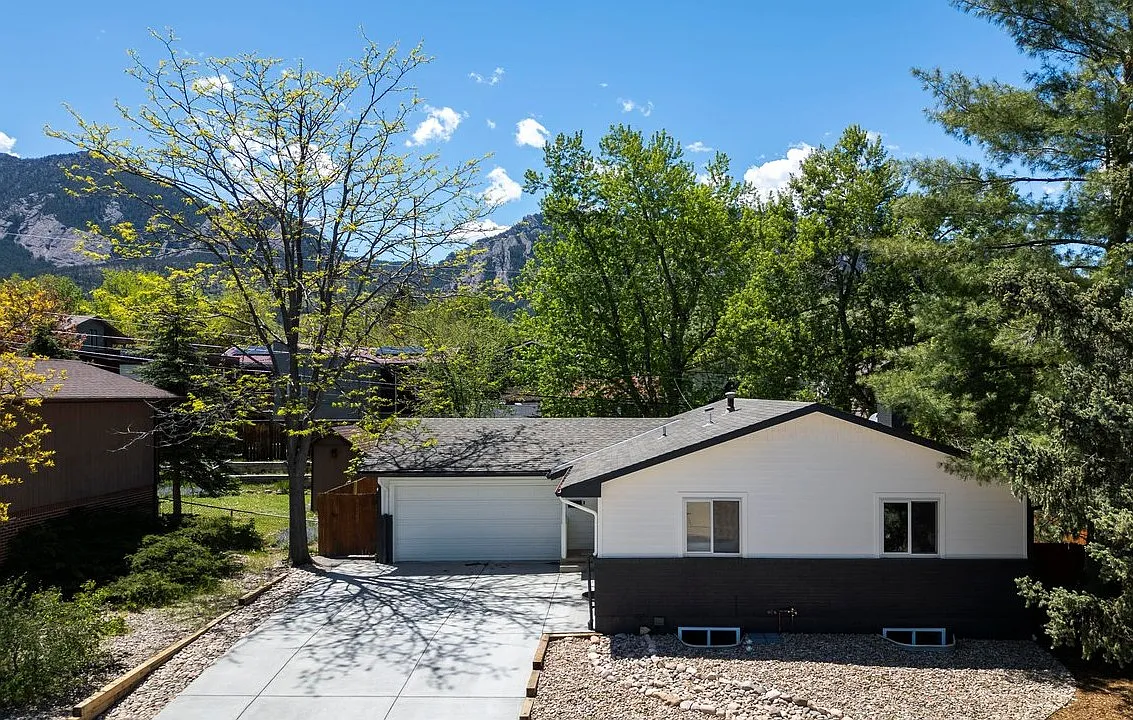 4 bed, 2400 sqft, $4,200 — Photo 1