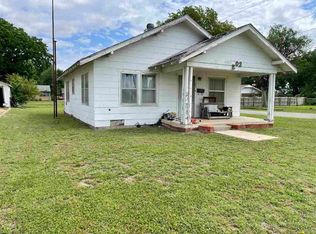 202 Vinnedge Ave, Blackwell, OK 74631
