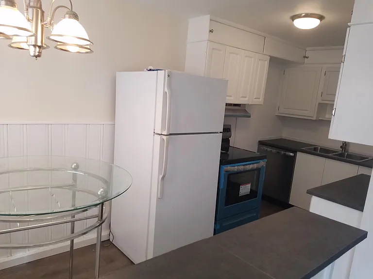 1378 Westbury Dr — Photo 6