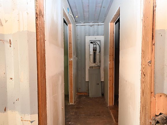 5th image of 122 Hanson Curtis Rd