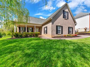 529 Sundancer Rd, Knoxville, TN 37934