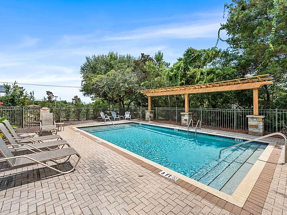 2nd image of 10 Pompano Ct