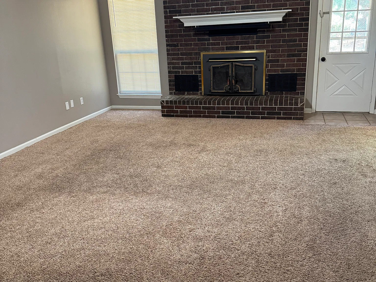3 bed, 2.5 bath, 1711 sqft, $1,700 — Photo 2