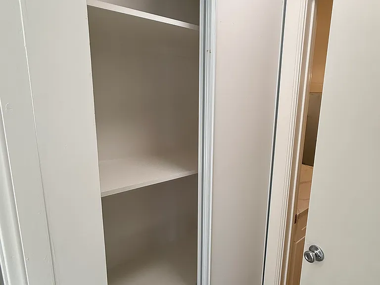 Beverly Rossmore Apartments — Photo 20