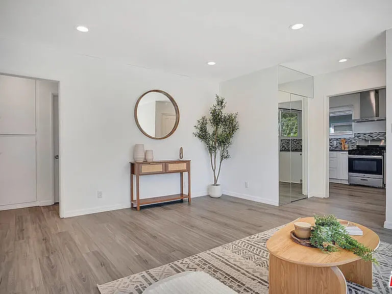 17527 Haynes St — Photo 4
