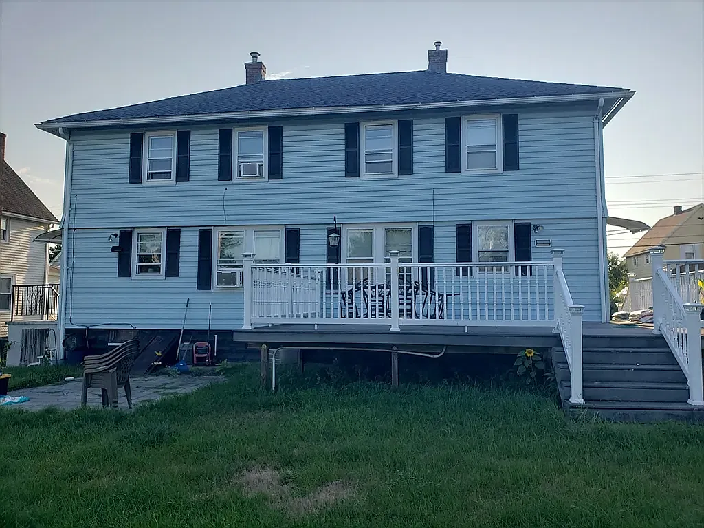 3 bed, 1200 sqft, $2,400 — Photo 1