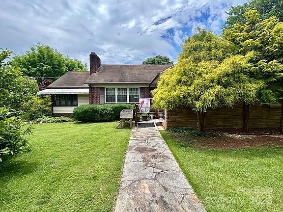 2nd image of 801 Beverly Cir NE