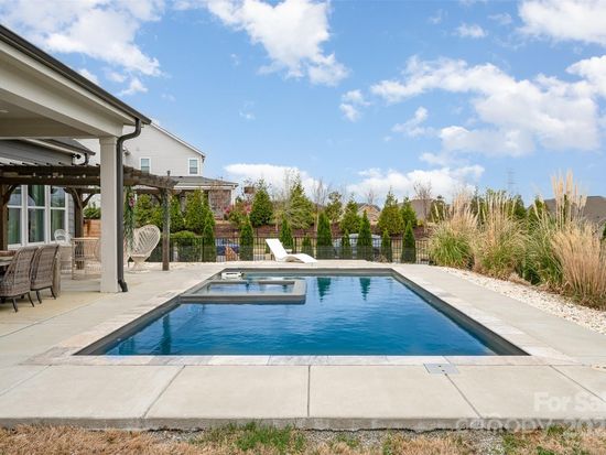 2332 Paddlers Cove Dr, Clover, SC 29710