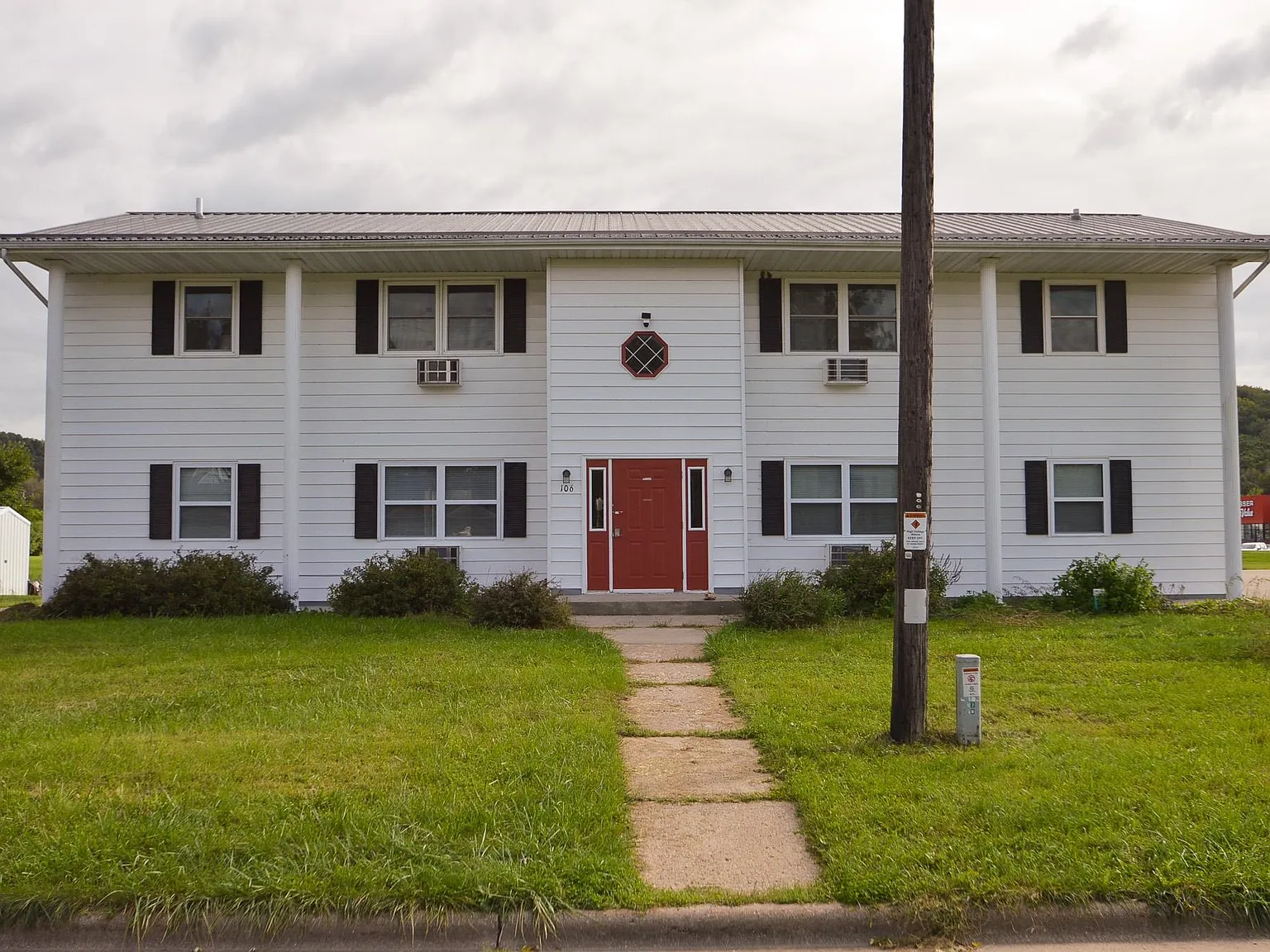 2 bed, 1.0 bath, 700 sqft, $800 — Photo 1