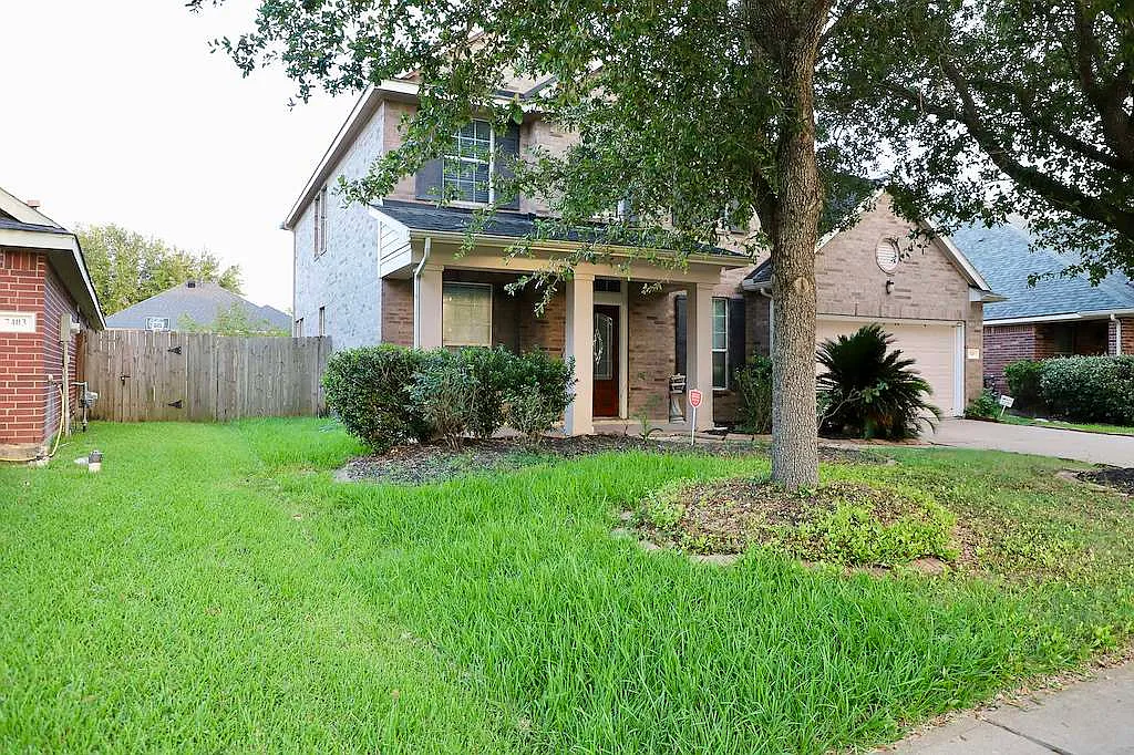 5 bed, 2983 sqft, $2,350 — Photo 2