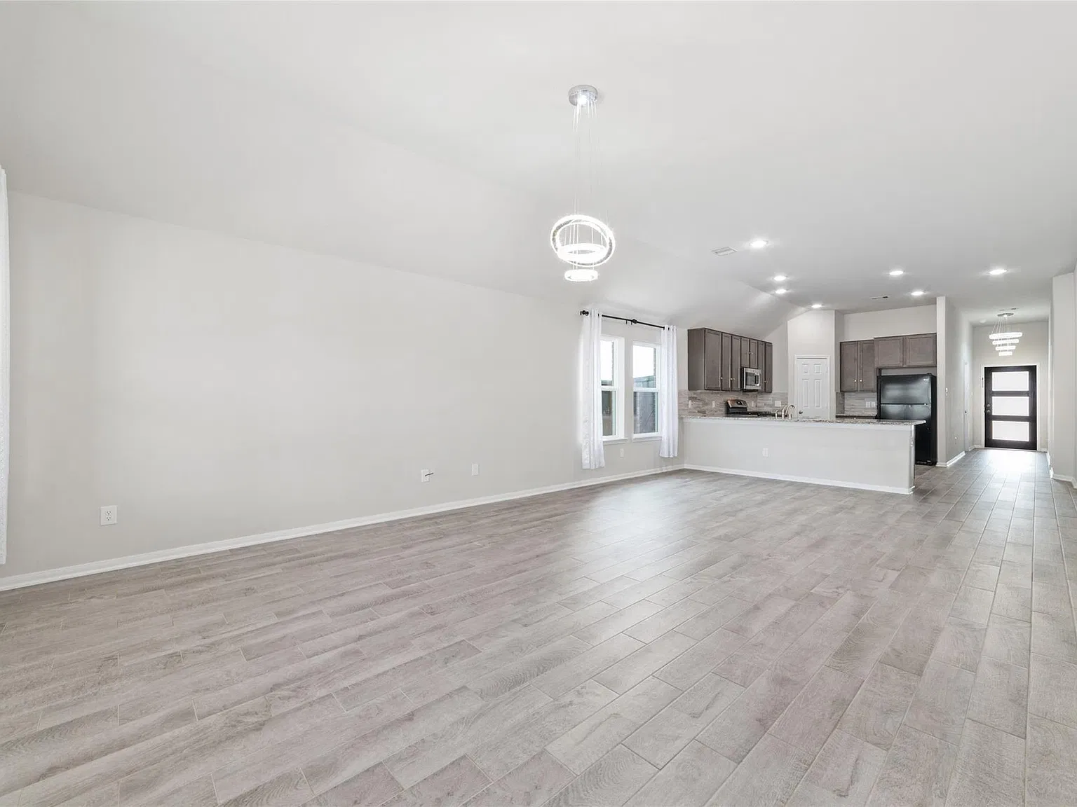 4 bed, 1913 sqft, $2,300 — Photo 4