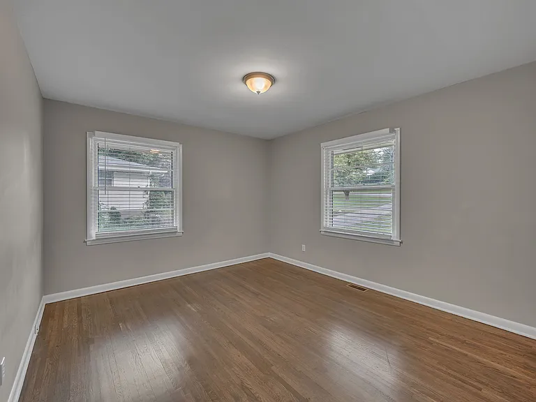 4917 Salem Dr — Photo 15