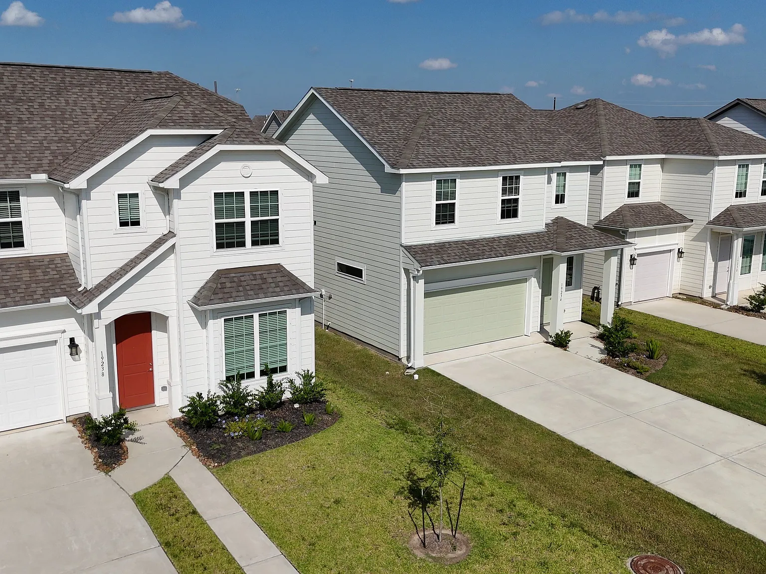 Pradera Oaks — Photo 1