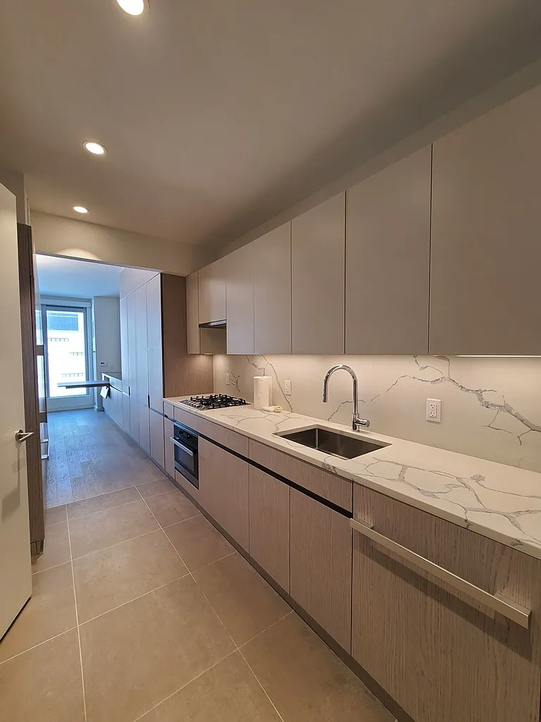 Studio, 500 sqft, $3,100 — Photo 3
