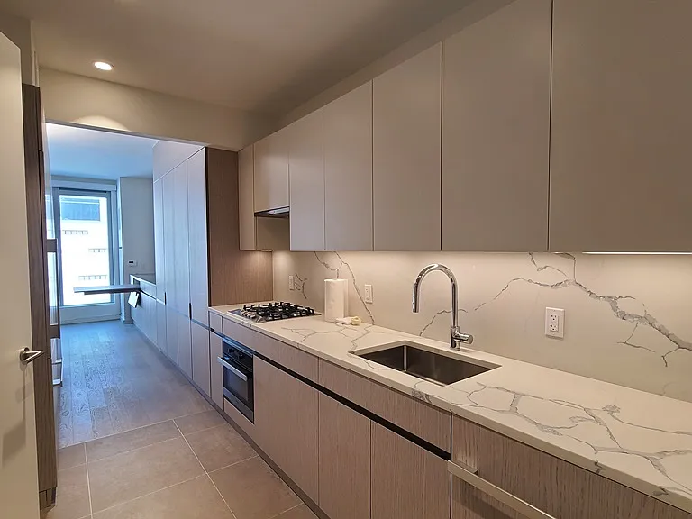 13327 39th Ave #10B — Photo 3