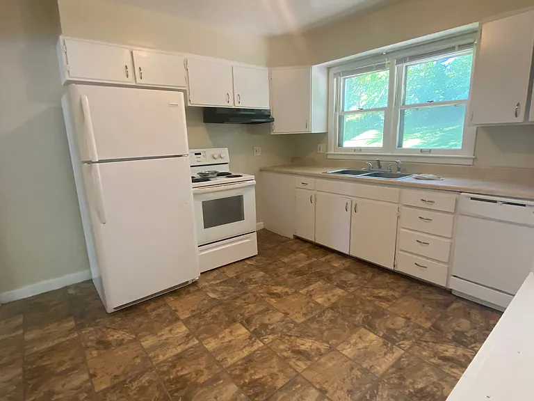 6103 Fairlane Dr — Photo 9