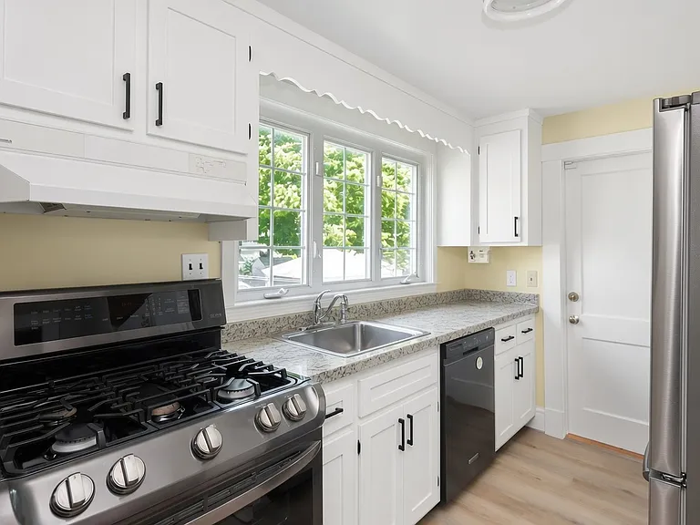 204 Walpole St #1 — Photo 10