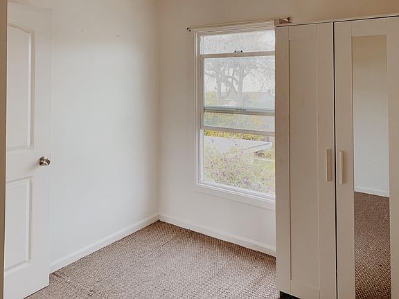3rd image of 427 33rd St