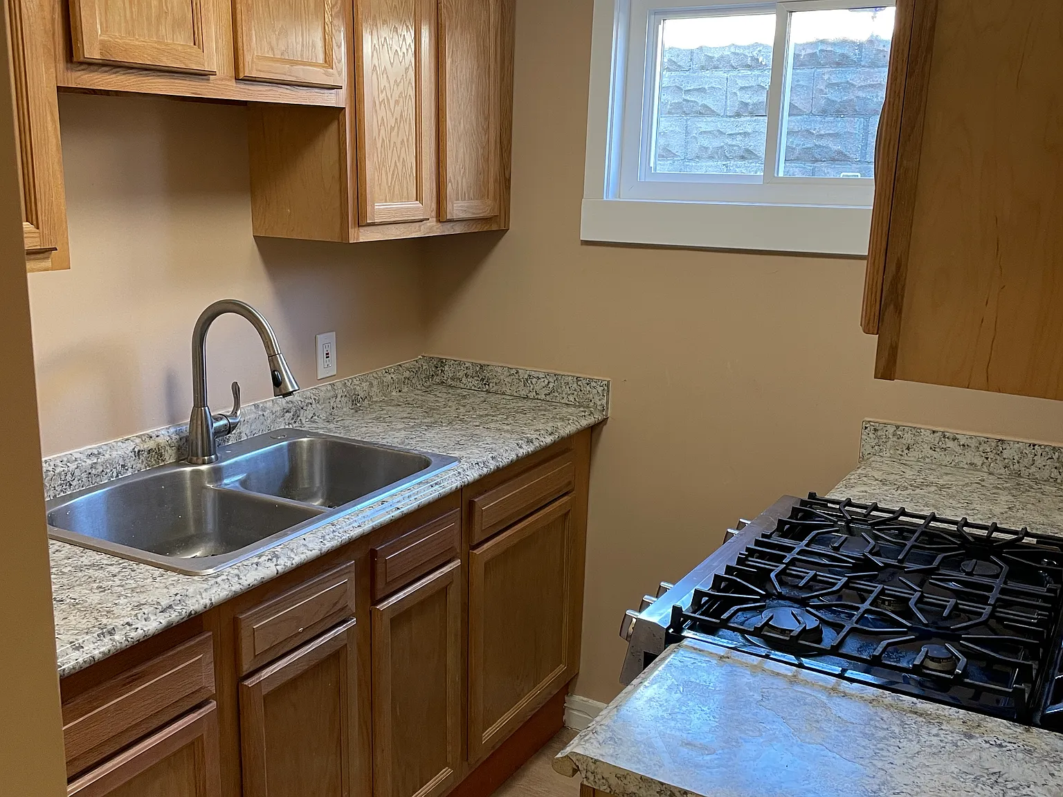 3 bed, 1.5 bath, 1392 sqft, $1,700 — Photo 4