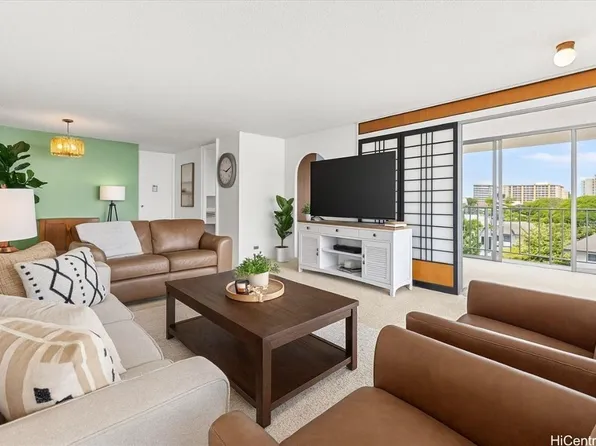 1325 Wilder Ave #5, Honolulu, HI 96822