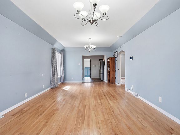 3rd image of 2749 Broadway St
